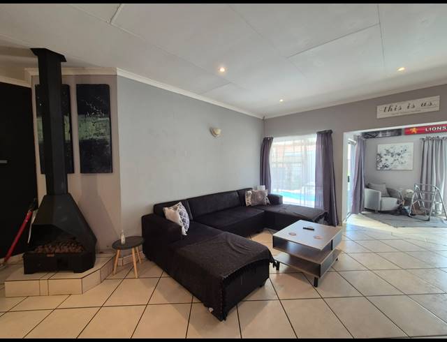 4 BEDROOM HOUSE FOR SALE IN VAALPARK
